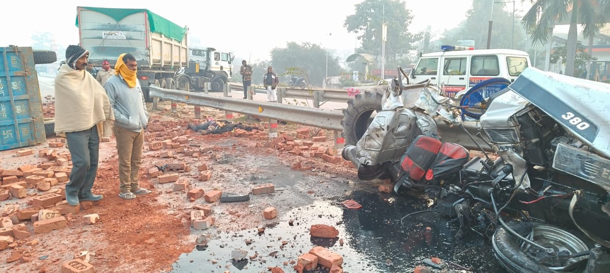 Bihar News: Brick loaded tractor collides with trailer in Nalanda, one dead; Police engaged in investigation