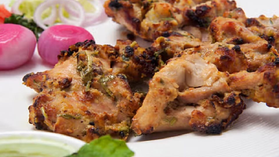 Meerut: Jyotish family ordered foreign vegetables from Romeo Lane, served roast chicken, there was ruckus