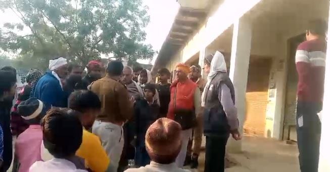 Police careless thieves Six shops robbed goods worth lakhs stolen traders getting angry in jaunpur