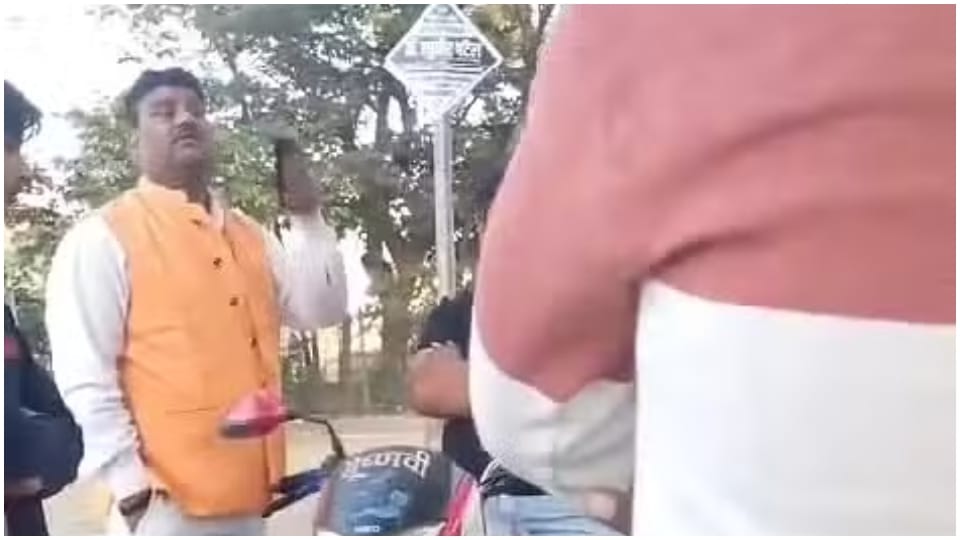 Damoh Fearless liquor mafia, video of death threat goes viral, youth says he has committed murder earlier too
