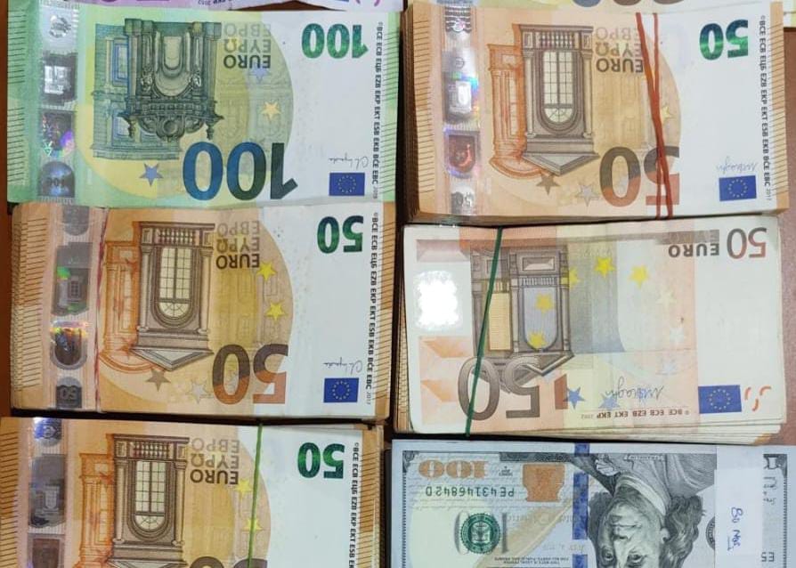 Indore News: Foreign currency worth Rs 26 lakh seized at Indore airport, found in passenger's bag during sear