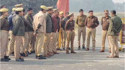 Gorakhpur police stopped Congress delegates from going to Amtaura, allegation of house arrest
