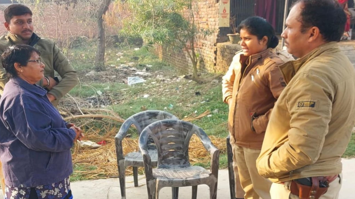 Gorakhpur police stopped Congress delegates from going to Amtaura, allegation of house arrest