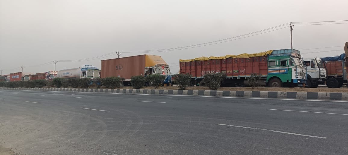 Many vehicles collided due to fog in Madhubani