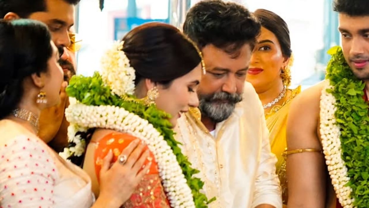 Kalidas Jayaram Tarini Kalingarayar wedding couple First picture Out