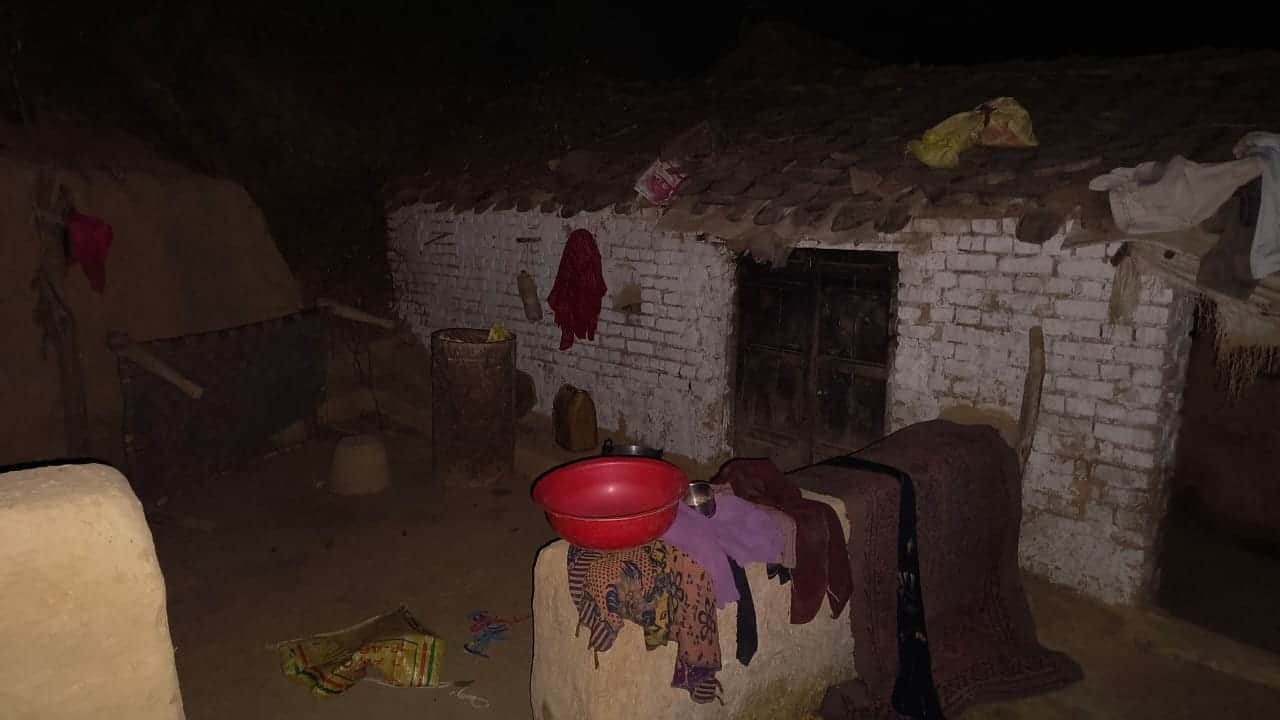 Hamirpur Suicide old couple was in debt to moneylenders villagers are not ready to say anything