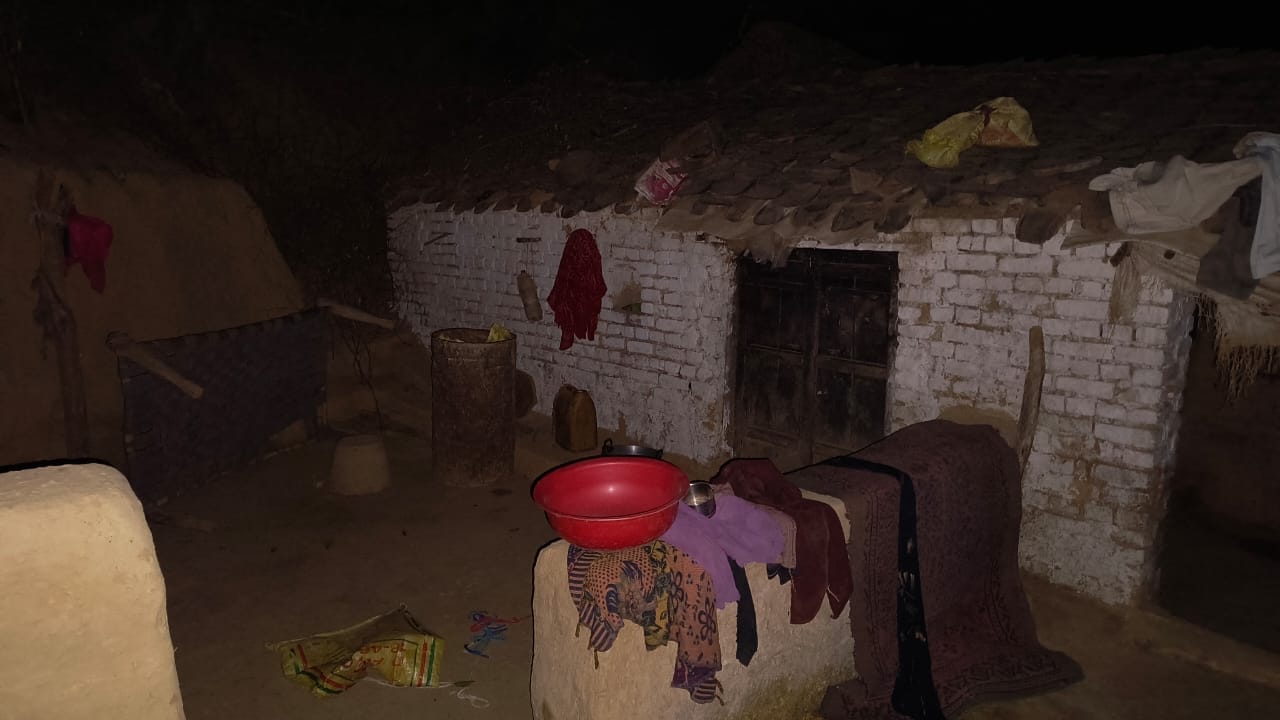 Hamirpur Suicide old couple was in debt to moneylenders villagers are not ready to say anything