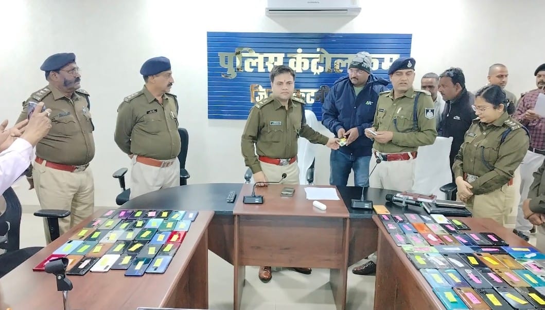 कटनी पुलिस ने गुम मोबाइल तलाश कर लौटाए
