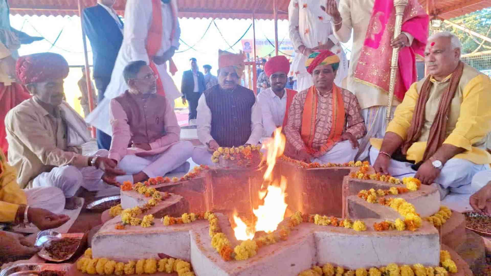 महाभक्ति यज्ञ में शामिल हुए लोकसभा अध्यक्ष ओम बिरला।