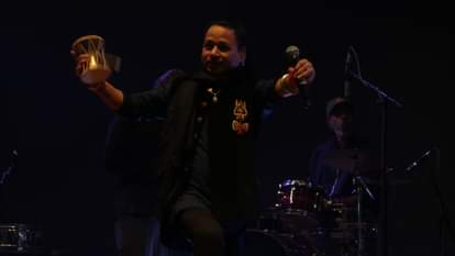 नमो घाट पर हाथ में डमरू लेकर झूमे कैलाश।