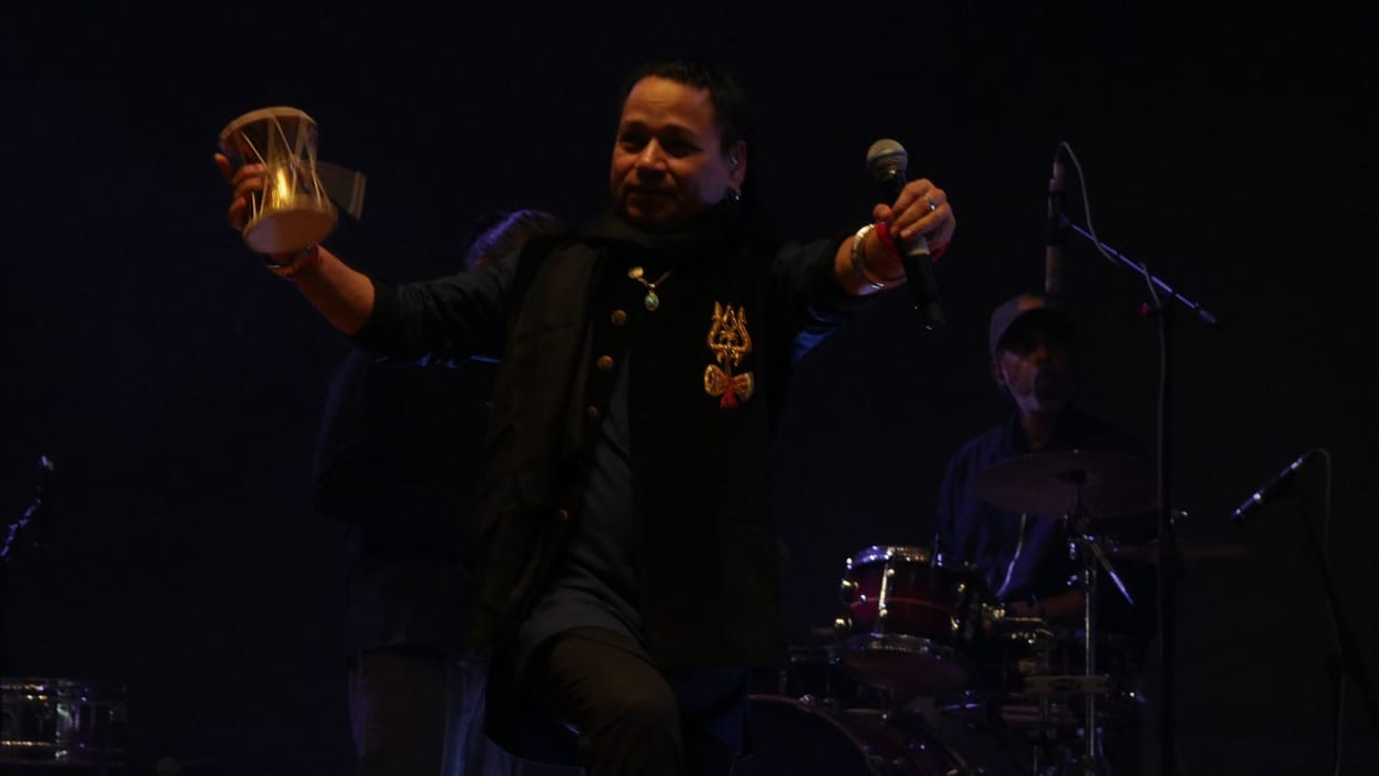 Singer Kailash Kher yashika sikka in varanasi performed on namo ghat youth danced and charm