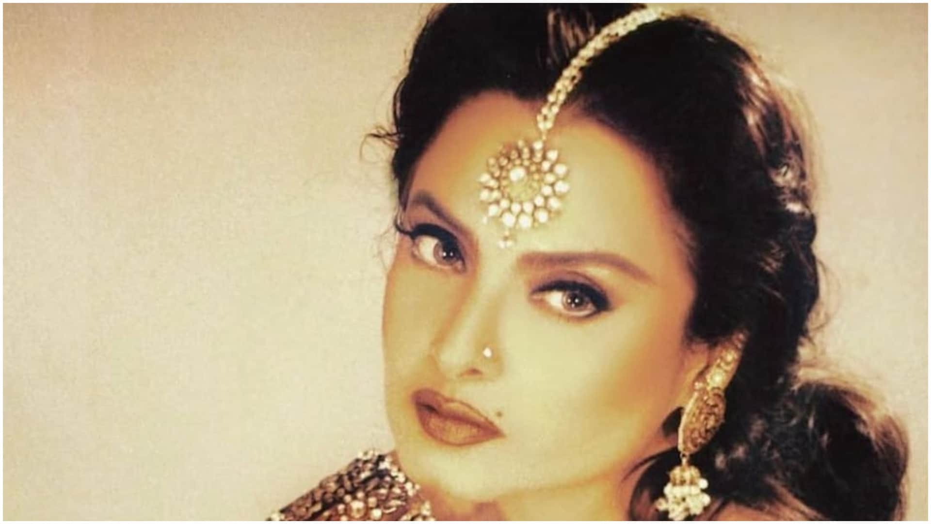 Rekha mentions indirectly amitabh bachchan on the great indian kapil show and praised him