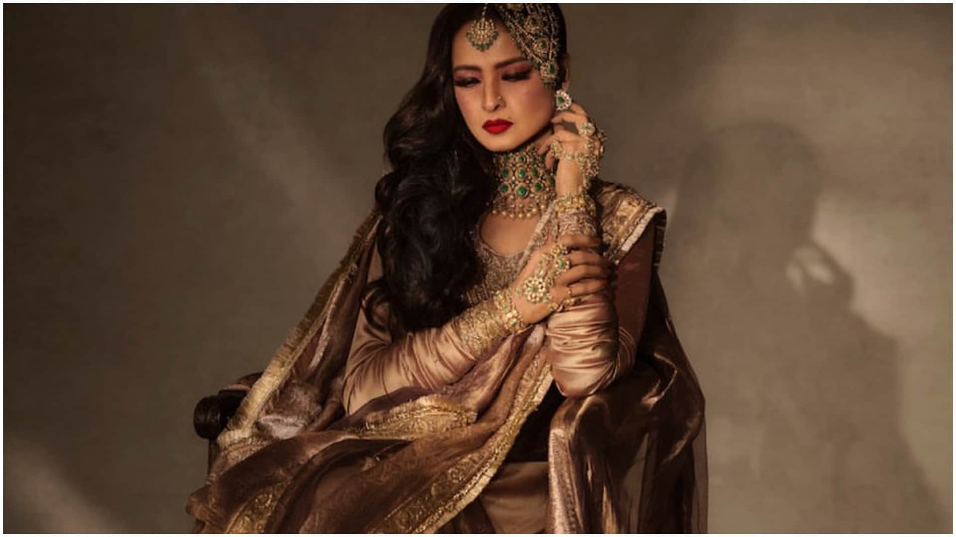 Rekha mentions indirectly amitabh bachchan on the great indian kapil show and praised him
