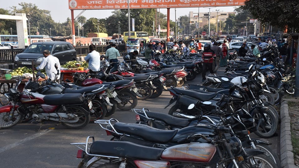 GT road taken up on contract in Aligarh