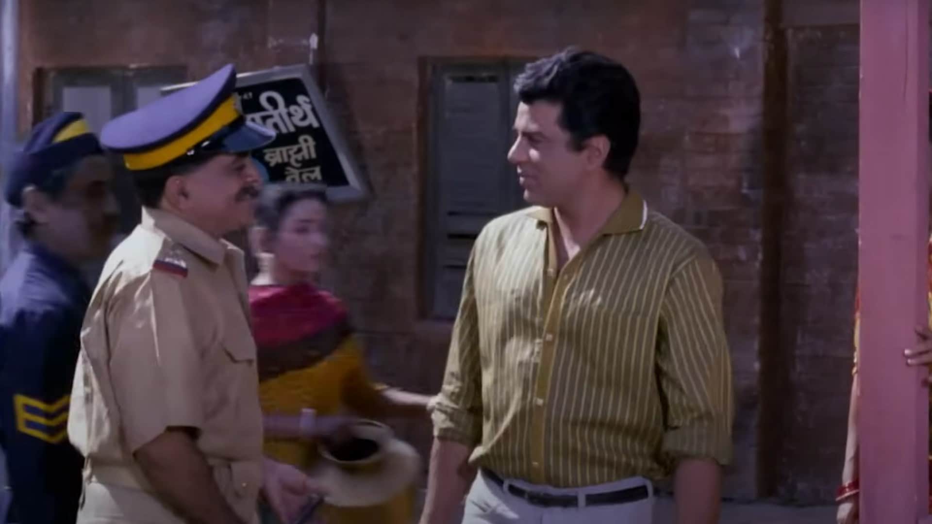 Dharmendra Birthday actor started Shirtless Trend in Bollywood know about his Intimate scenes
