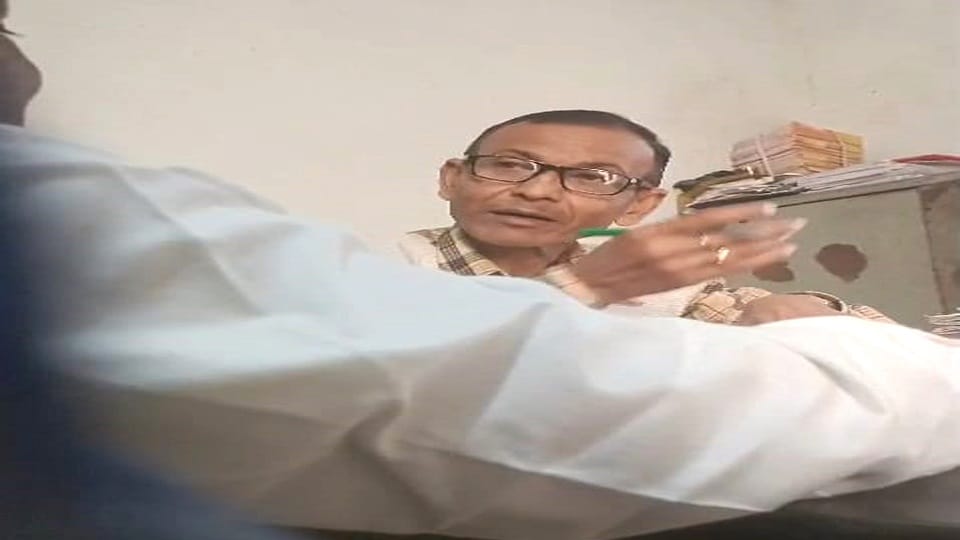 Kanoongo asked for Rs 20 thousand from farmer for embankment