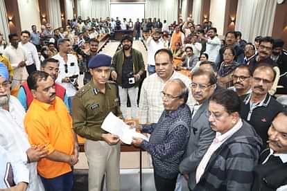 Indore:सुमित्रा महाजन के बेटे के सर्विस सेंटर में तोड़फोड़ करने वाला मुख्य आरोपी गिरफ्तार,बाकियों की तलाश जारी Indore: Demand for arrest of the remaining accused who vandalized the service center of former Lok Sabha Speak