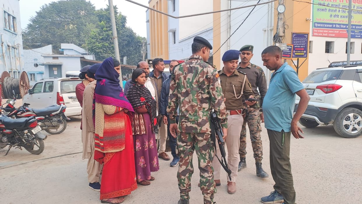 Bihar News : Mother and daughter with Four smugglers arrested in vaishali ganja smuggling bihar police