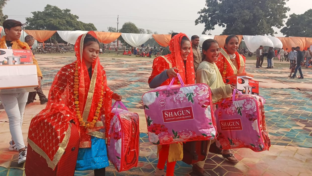 950 couples got married in mass marriage program in Shahjahanpur
