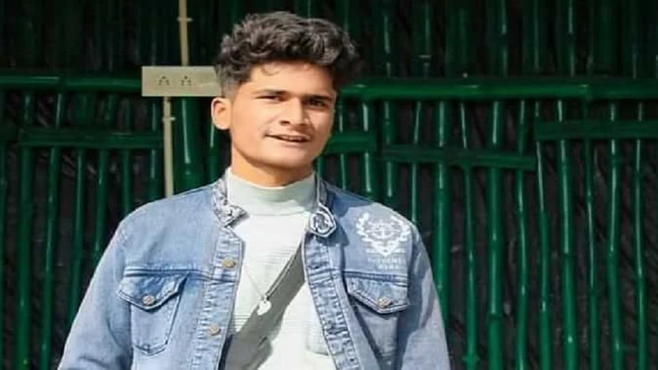 Graphic Era Student Divyanshu hanged himself with the shirt he received as a gift in haldwani