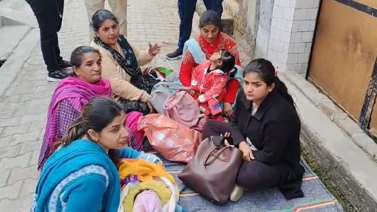 family sat on dharna in front of their own house in shahjahanpur