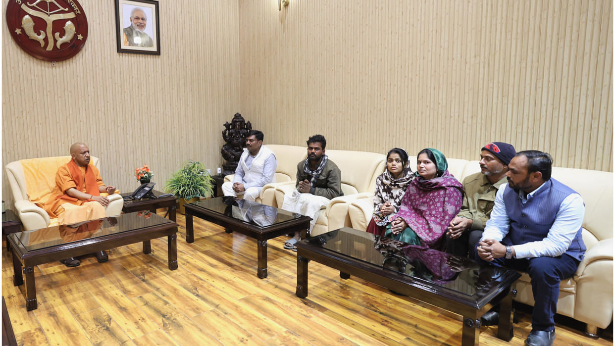 Financial assistance of Rs 5 lakh was given to Amtaura victims in Gorakhpur from CM fund.