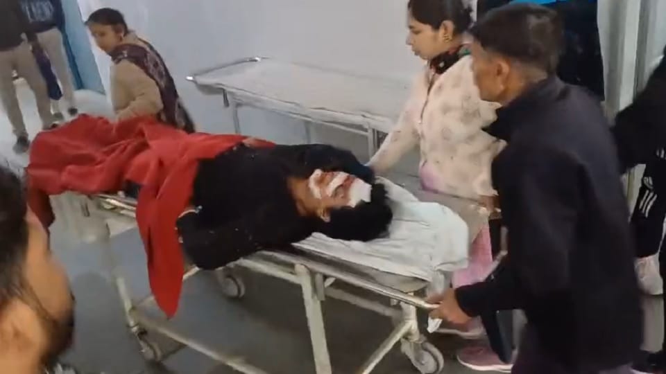 Baghpat: Canter driver killed in accident, 12 injured... Mare jumped due to collision, died as soon as it fell