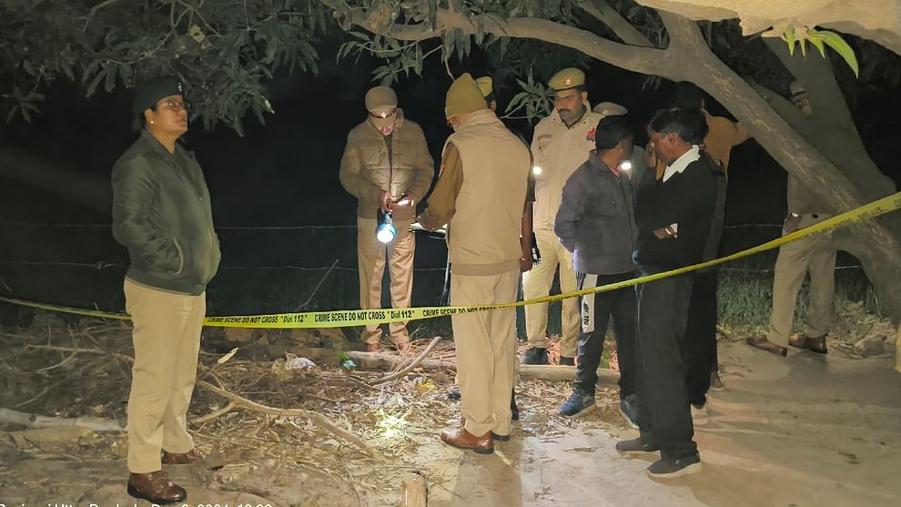 Dead body of a woman found in a field in Puwayan, Shahjahanpur.