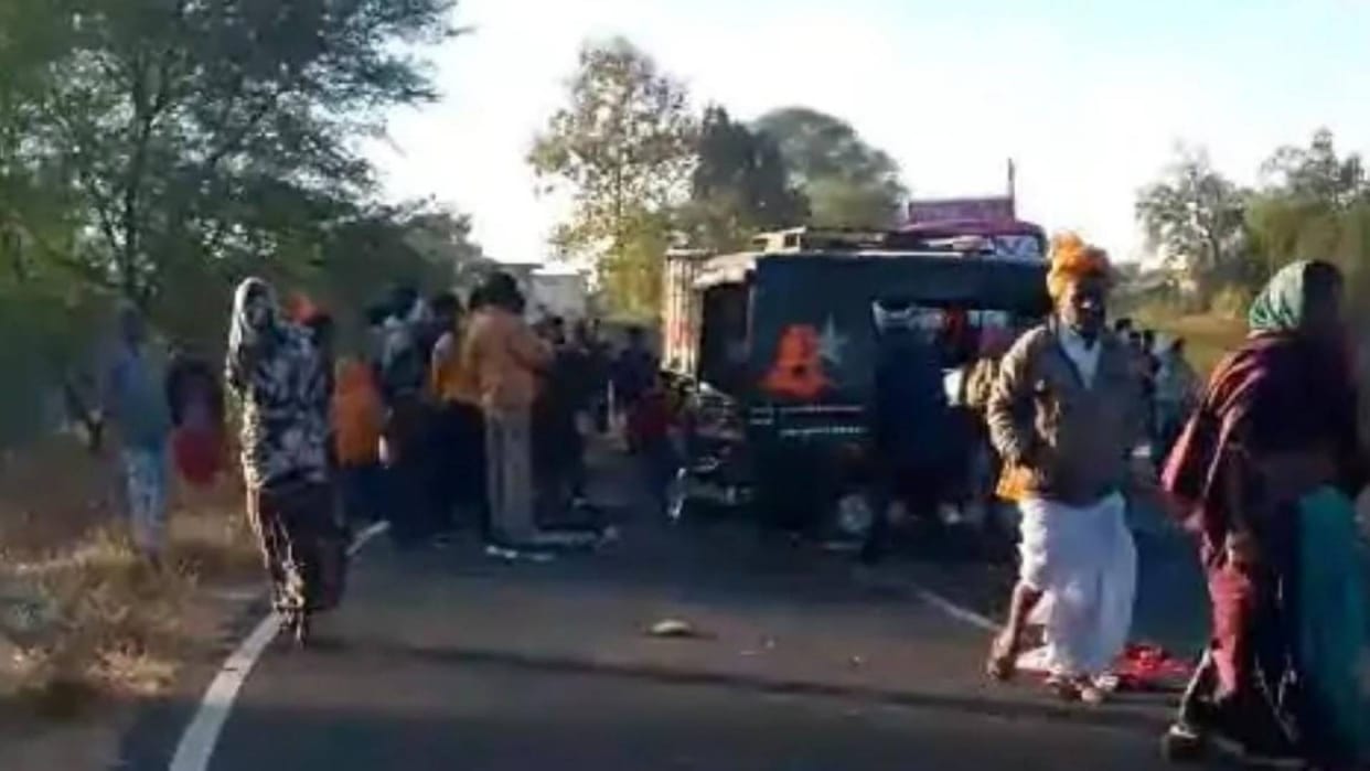 Ratlam News Drunk bike driver hits auto filled with school children one dead seven injured