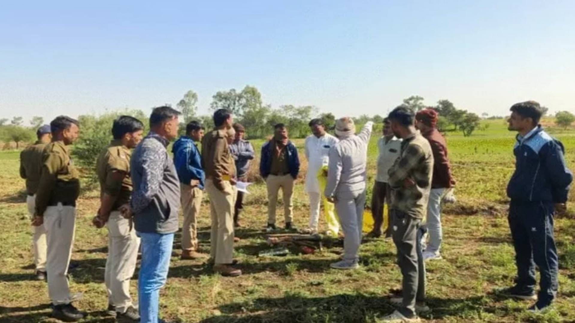 घटना स्थल पर मौजूद लोग