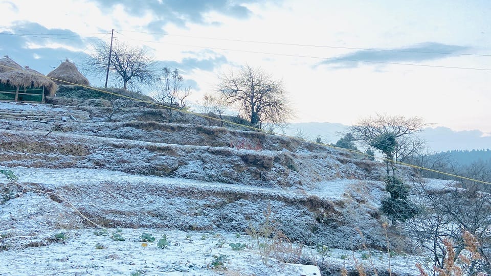 First snowfall of the season in Paharpani and Dhanachuli of Nainital district