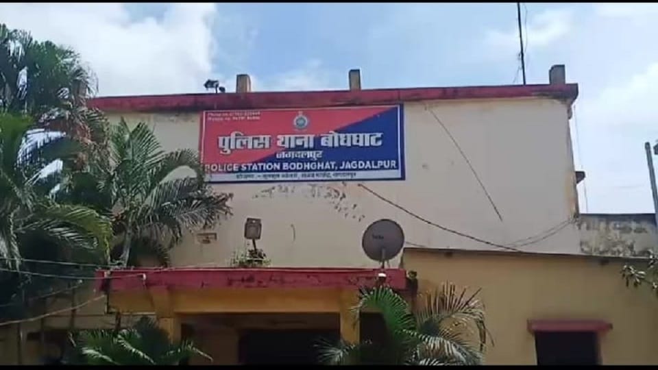 Area manager along with office staff defrauded the company of lakhs in Jagdalpur