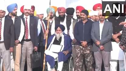 Punjab: कड़ी सुरक्षा में तख्त दमदमा साहिब में सेवा निभाने पहुंचे सुखबीर बादल, श्री अकाल तख्त ने दी है सजा Sukhbir Badal perform seva at Sri Damdama Sahib in Bathinda