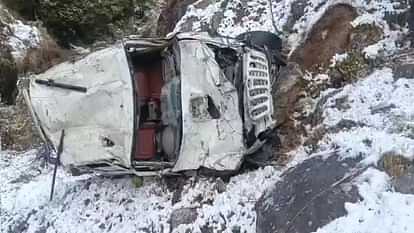 Two vehicles crashed after skidding on snow in Sirmair and Lahaul