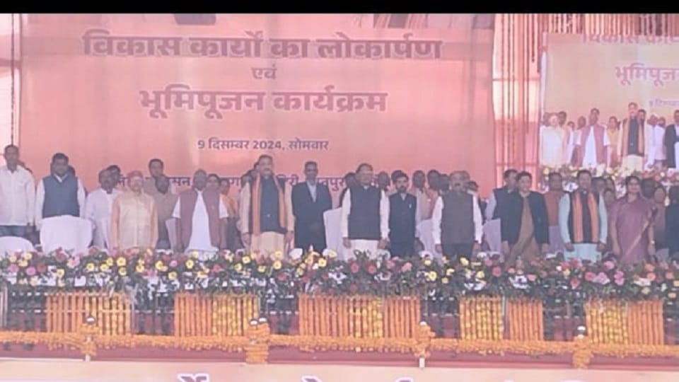 Chief Minister inaugurated district hospital said winds of development are blowing slowly in government