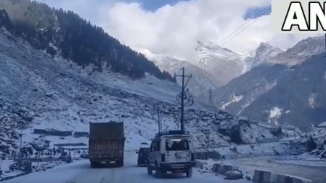 Jammu Kashmir Sonamarg: Sonamarg covered with snow cover, enthusiasm of tourists increased