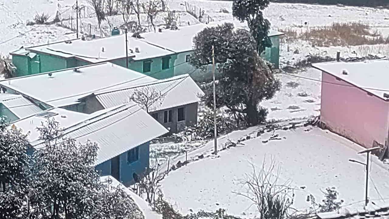 Snowfall More than 50 villages were covered with snow Difficulties started increasing in Chamoli