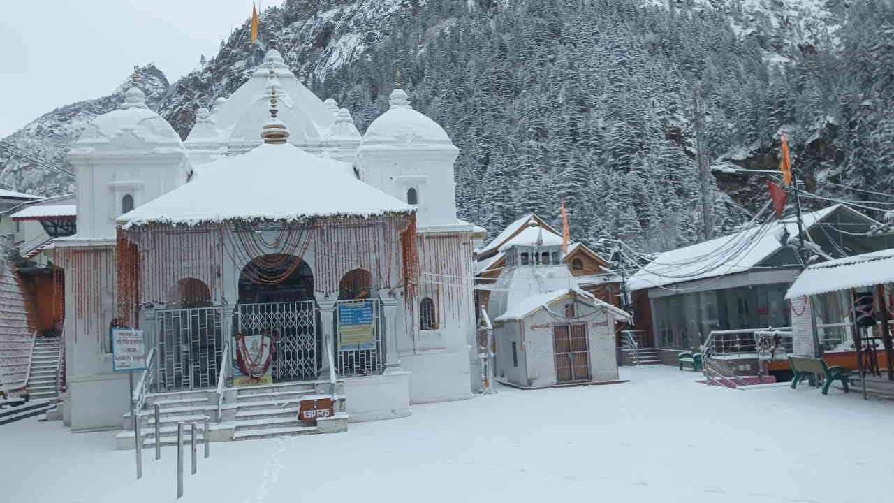 Snowfall In Uttarakhand Gangotri Yamunotri harsil Temperature reached minus water in pipes started freezing