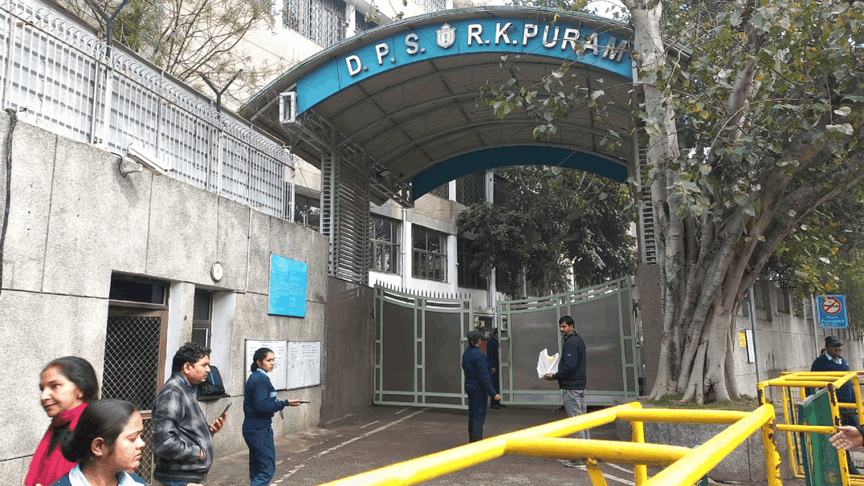 hybrid mode for students up to Class 5 in delhi school due to pollution and grap