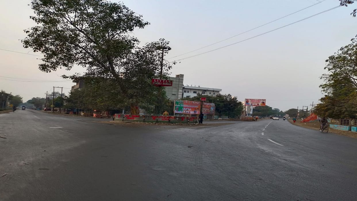 drizzle increased the cold people shivered due to the cold wind in bareilly
