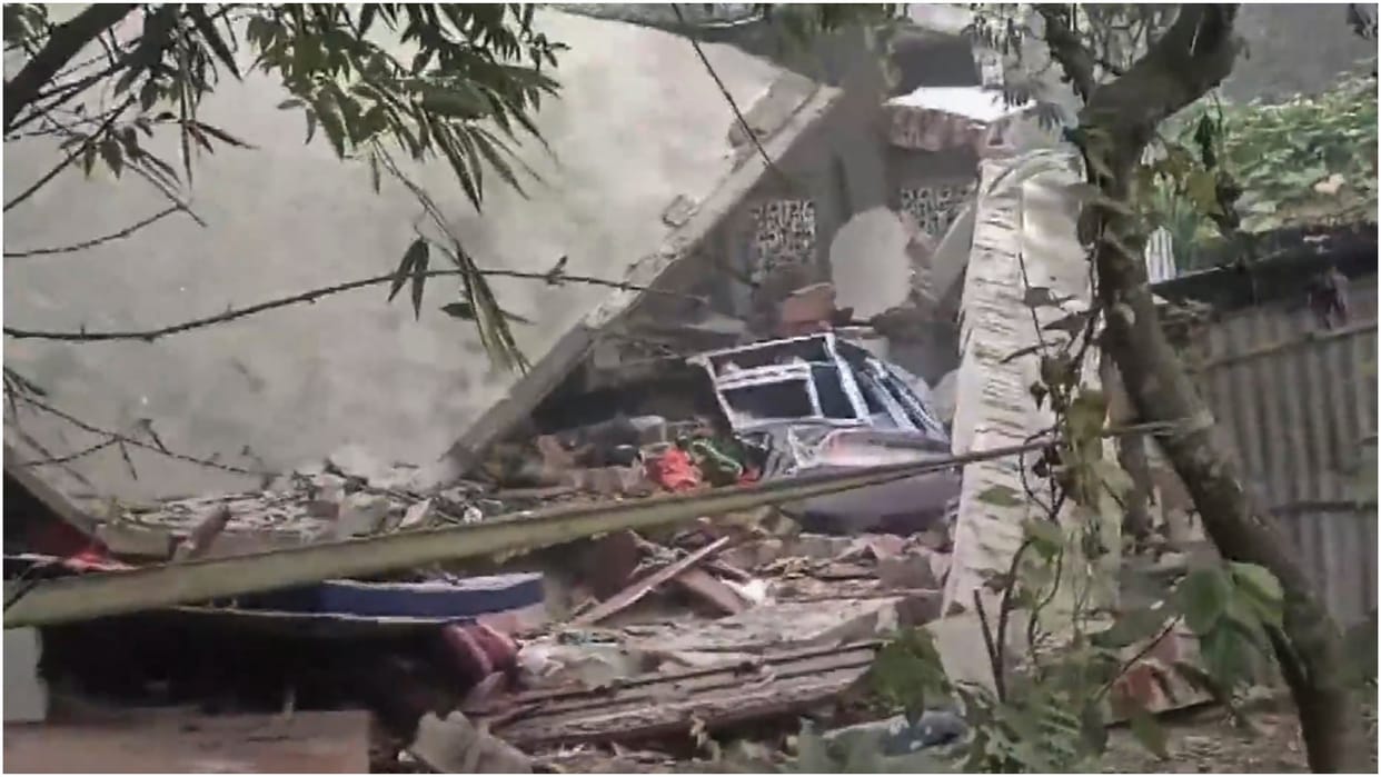 West Bengal: Massive explosion during making crude bombs in Murshidabad house collapses Many people killed