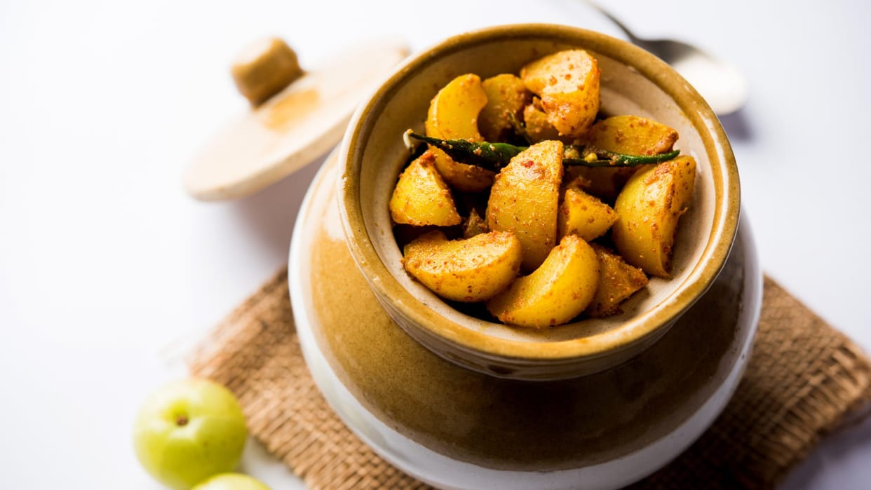 Winter Special Recipe how to make amla pickle in hindi amla ka achar banane ki vidhi