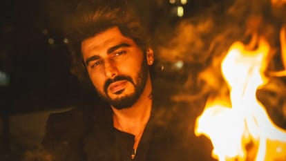Arjun Kapoor replied to Janhvi Kapoor Maturity hai toh naap toll ke logo ko ek point of view de sakta hun