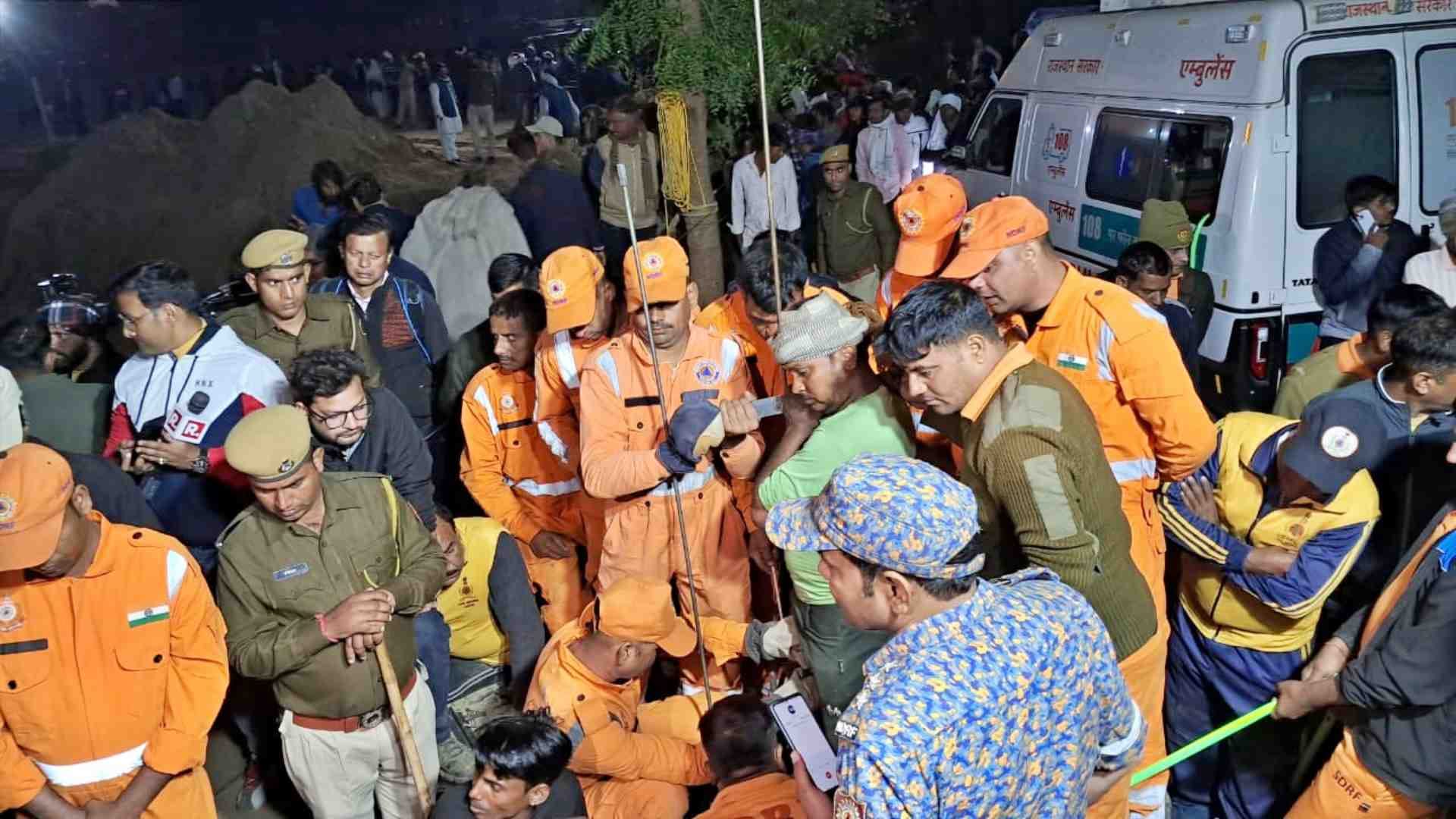 बचाव कार्य में जुटी टीम।