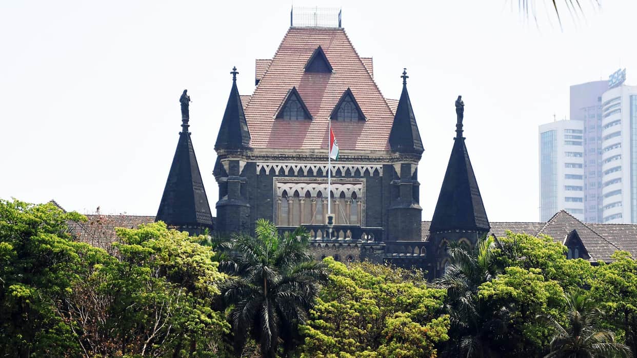 bombay high court clerk typing test glitches aspirants halt protest demand re examination