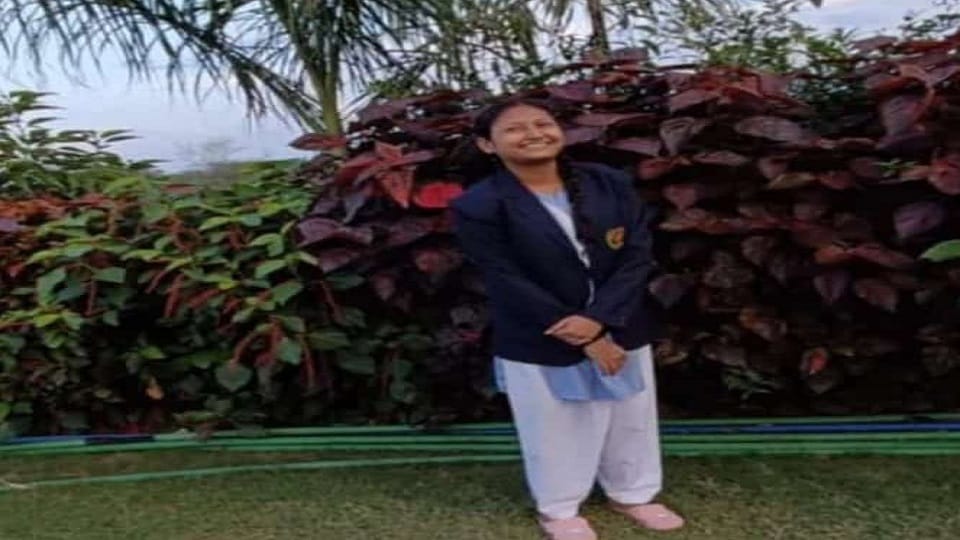 Investigation team formed in case of the death of a student she died after falling from the roof hostel in Kan