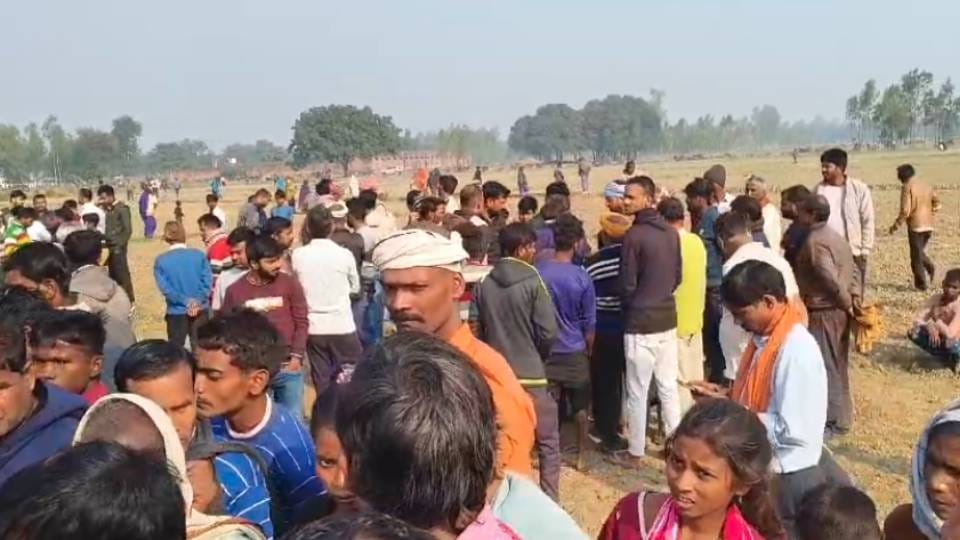 body of youth found in field who had gone to wedding procession in Amethi family members suspected murder