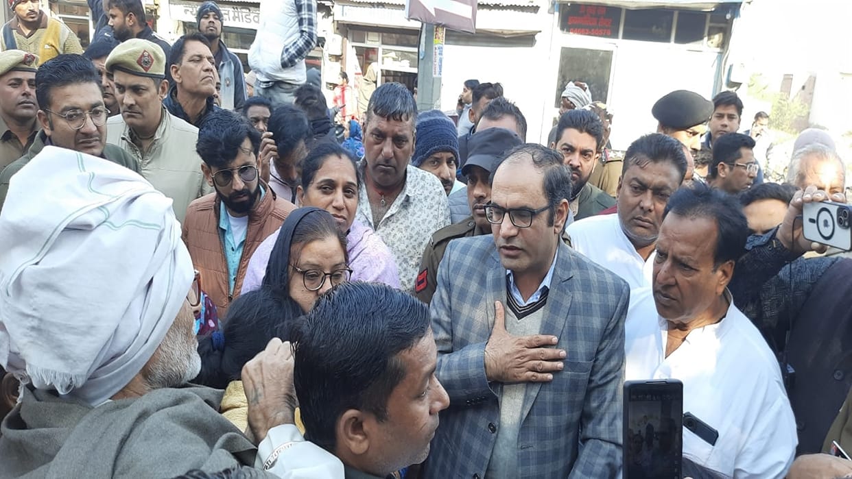 family members blocked road In case of suicide of a young businessman
