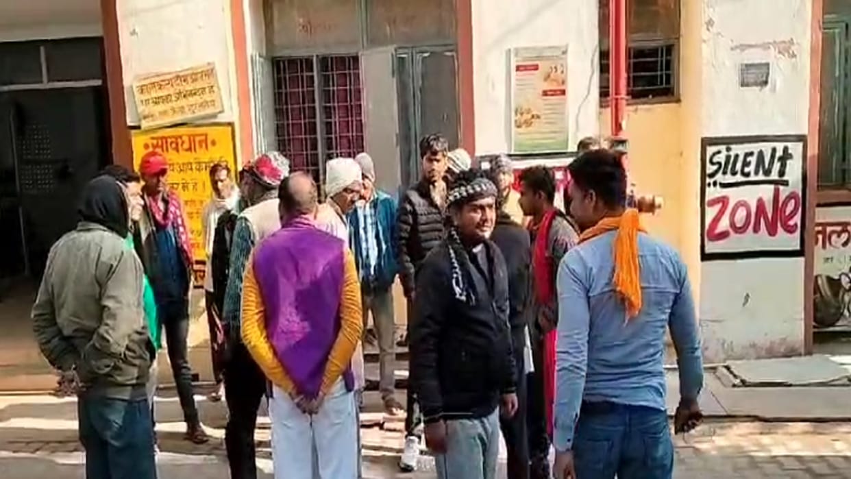 young man killed a couple by cutting them with a sword In Jhansi