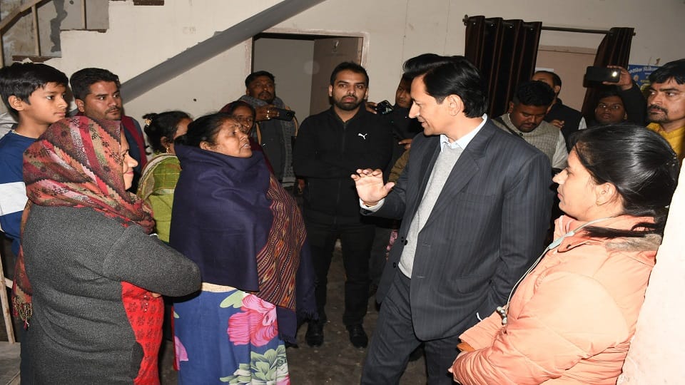 Kumaon Commissioner Deepak Rawat inspected the night shelters in haldwani
